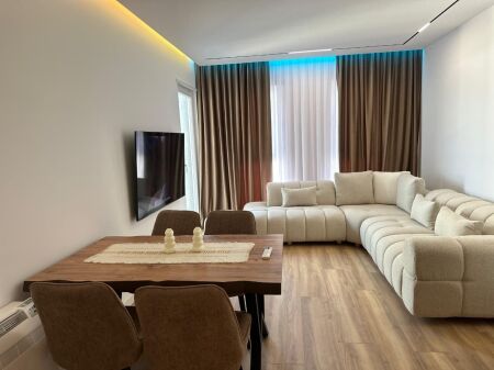 Shitet Apartament 2+1