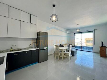  Apartament 2+1+2 në shitje – Rruga "5 Maji", Tiranë