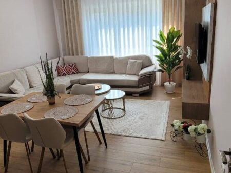  Jepet me qira Apartament 2+1+2 te Kristal Center, pranë Komunës së Parisit