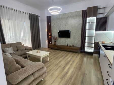 Apartament 2+1 me qera Astir