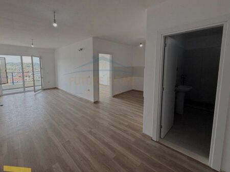 Shitet, Apartament 2+1+2+Post Parkim, Kombinat