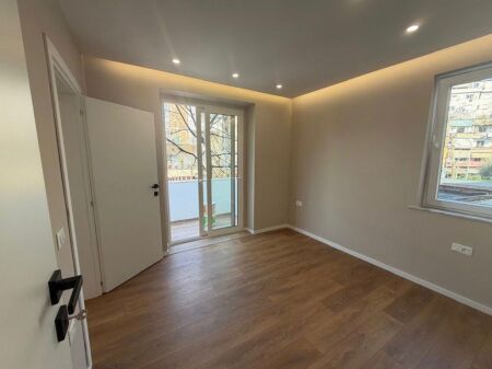  Ambient biznesi me qera në  Rrugën Mine Peza, Tiranë Çmimi: 430€/muaj