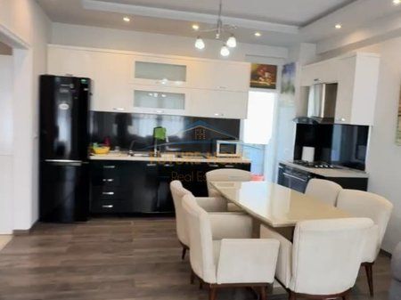 Shitet, Apartament 2+1, Kopshti Botanik, Tiranë.