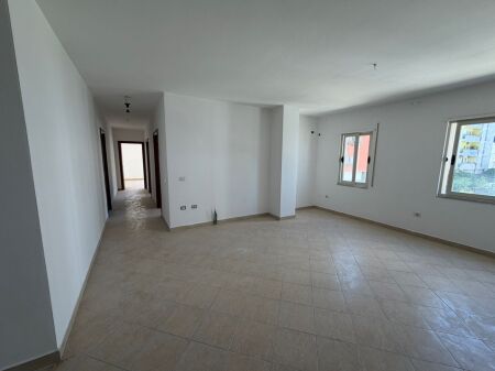  Shitet apartament 2+2+1 me ballkon Rruga Jordan Misja, pranë Gener 2