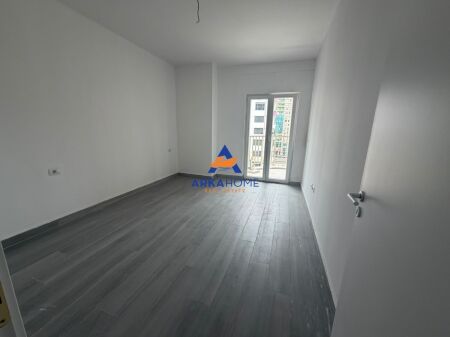 JEPET APARTAMENT ME QERA PER ZYRA 73M2 "KOMPLEKSI ULTRA, PËRBALLË RING CENTER" 600 EURO