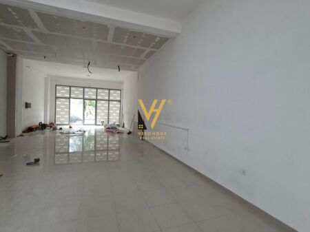 JEPET DYQAN 124 M2 ME QERA TE KOMUNA PARISIT 2.400 EURO