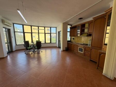  Affittasi 2+1 – Piazza Willson 1000 €/mese (trattabile)
