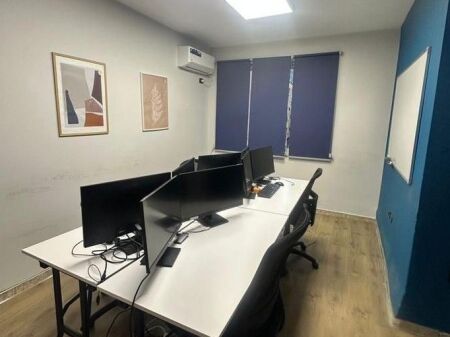  Ufficio in Affitto 140 m²– Bllok, Tirana 