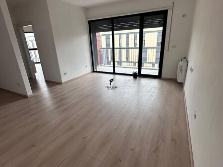 UFFICIO IN AFFITTO 89 M2 STAZIONE DEL TRENO 77.000 LEKE FH-71663