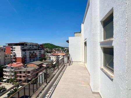 SHITET PENTHOUSE: 2+1+2wc (172m²)   Yzberisht   989€/m2    OKAZION CMENDURI   -  139,500€ - Pallat V.2016  ( Afer k. Cabej)