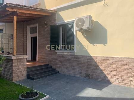 LOCALE COMMERCIALE IN AFFITTO 125M2