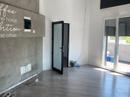 Ambiente di 280m2 in affitto nel centro, Tirana
