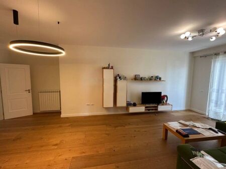 SHITET APARTAMENT 2 + 1 + 2 ME VERANDE NE KINOSTUDIO 1