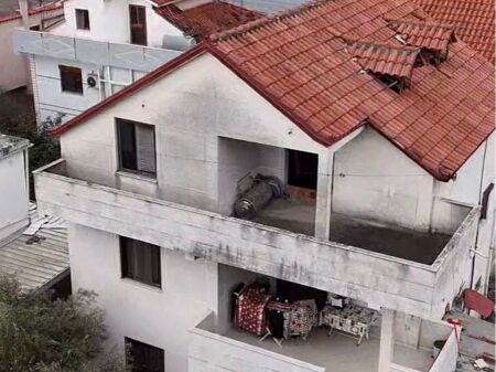 In vendita, Casa privata su 3 piani, Kamez.