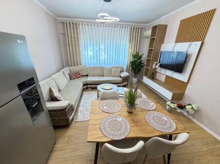 Qira Super Apartamenti 2+1+2 Komuna e Parisit Cristal center 