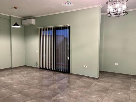 Ufficio in Affitto presso Farmacia 10 (ID BZ2928) Tirana