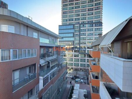 Shitet Apartament 3+1+2 + Verandë + Post Parkimi  Pranë Coin, Rruga “Themistokli Germenji”