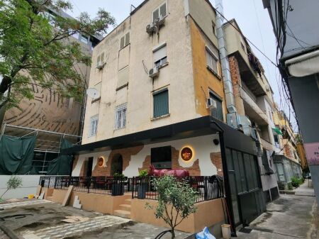  Ufficio in affitto. 2° piano - 120m2 (Stadio Dinamo / Bllok )Adiacente a Proper Pizza Posizione super || 1300€ Netto / Mese 