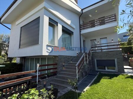  Villa Premium in Affitto | Long Hill Residence, TEG
