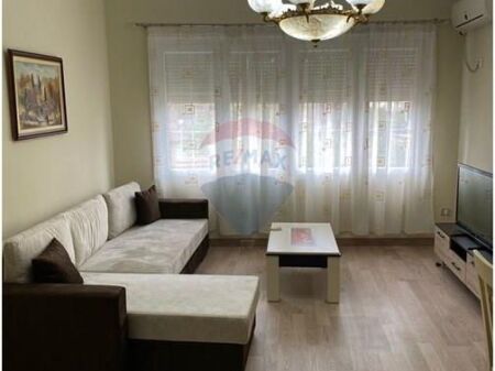 Shitet Apartament 2+1 Rruga e Durrësit