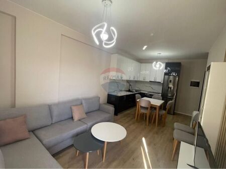 Shitet apartament 2+1 tek Univers City