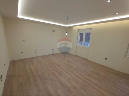 Shitet Apartament 1+1 Ambasada Amerikane
