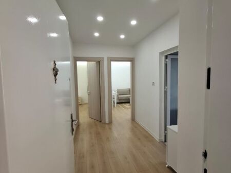 Jap apartament 1+1 me qera ngjitur me Dispancerine, prane ish-stacionit te Trenit