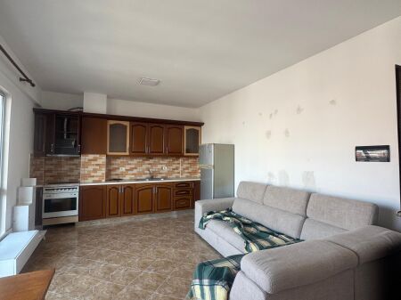 Apartament 1+1 per shitje Komuna e Parisit !