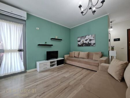 APARTAMENT PER QIRA 1+1, PALLATET CABEJ-MISTO MAME! 400 € /Muaj Sip. Totale  75m2
