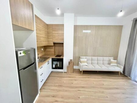  Jepet me qera apartament 1+1   Adresa: Fresk, Oxa  Çmimi: 40,000 lekë