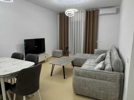 APARTAMENT ME QERA 2+1 ISH PARKU 65.000 LEKE FH-72106