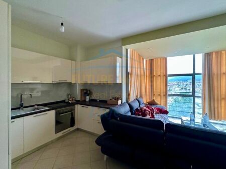 Shitet, Apartament 2+1+2, Unaza e Re, Tiranë.