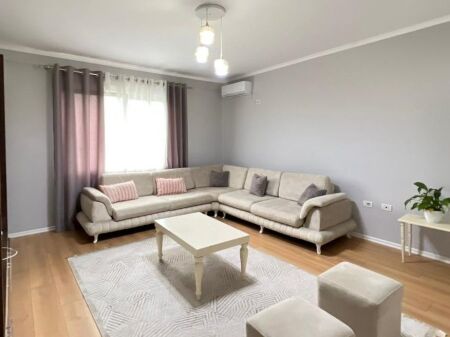  Apartament 2+1 + Parkim me Qira – Kopshti Botanik 