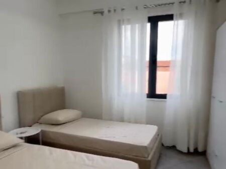 Bllok perballe Taivanit jepet me qera apartament 1+1 i mobiluar