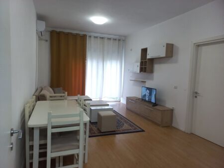 Jepet me qera Apartamenti 1+1 5 Maji