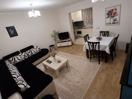 Prane Shkolles `Vasil Shanto`, jepet me qera apartament 1+1.