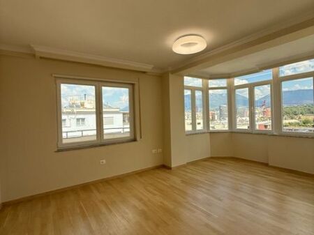 Apartament 1+1 ne shitje te Komuna e Parisit!