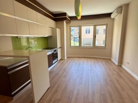 Shitet Apartament 1+1 Rruga Mine Peza  Kati i 3, me ashensorSip. 66.5m2 Bruto 163.000€•Me Hipoteke•I restauruar totalisht