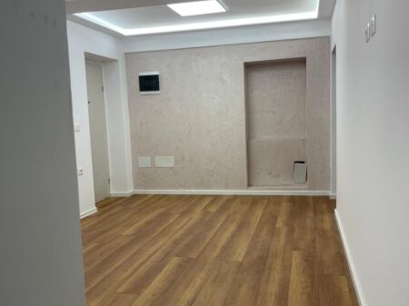Locale per ufficio in affitto sulla strada principale, vicino al Nuovo Maternità