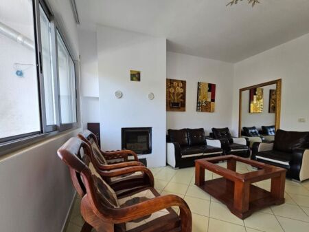  Apartament 2+1 me Qira – Zona e Kopshtit Botanik 