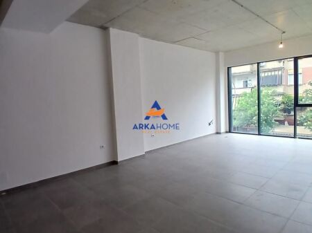 UFFICIO IN AFFITTO 60M2 "VIA BARRICATE" 95000 LEKE