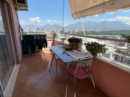  Shitet Apartament 2+1 – pranë Kopshtit Botanik, me pamje nga Liqeni Artificial 