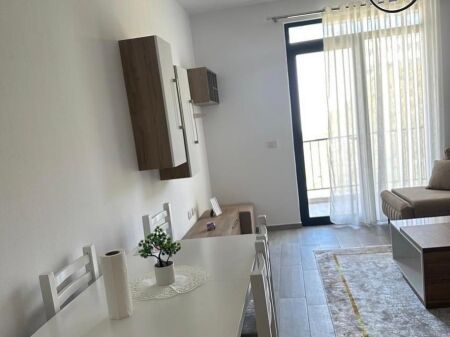 Apartament me qera 1+1 - 5 Maj, prane Concord Center