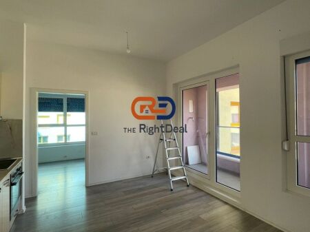 Tek Kompleksi Mangalem, Jepet Me Qira Apartament 1+1 Ne Ndertim Te Ri!!