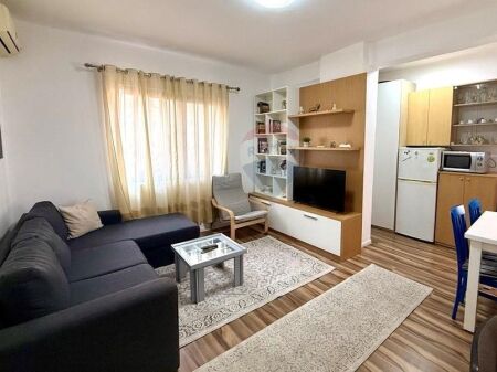 Garsoniere ne shitje, totalisht e mobiluar perballe Delijorgjit
530181053-706