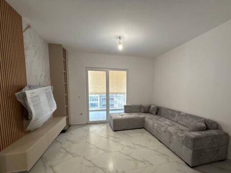 JEPET ME QIRA APARTAMENT 2+1+2, REZIDENCA AURA, LAPRAKË!
