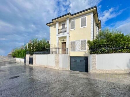 SHESIM, VILË MODERNE INDIVIDUALE 3⃣ KATE me OBORR, LIQENI THATË 1,650,000 €