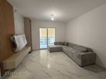 JEPET ME QIRA APARTAMENT 2+1+2, REZIDENCA AURA, LAPRAKË! 750 € /Muaj
