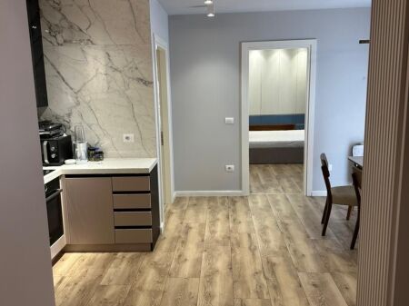 Jepet apartament 2+1 me qira Quartum Residence, Stacioni Trenit