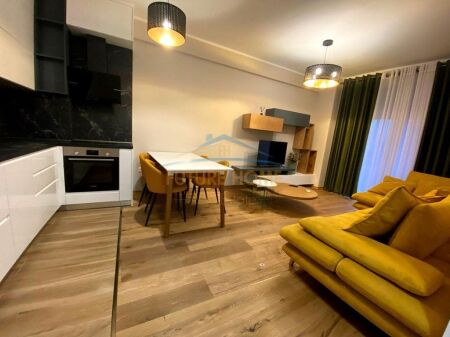 Qira,Apartament,Ring Center !